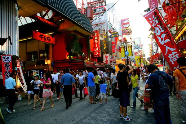 З'єднанням Shinsaibashi Osaka є найбільшим вуличної їжі — стокове фото