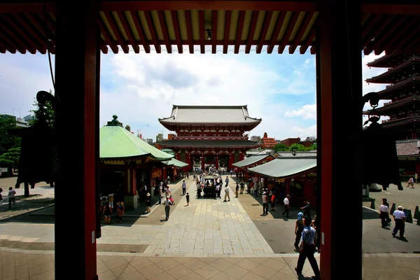 Храм Сенсоджи, Токио, Япония — стоковое фото