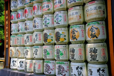 Japonya'nın tarihi ve kültürel miras (Kyoto) Heian tapınak kapı şu yeşil şarap Billboard