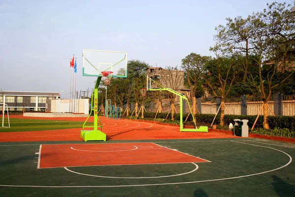 Bishan İlçesi Kuzey İlköğretim Okulu Basketbol Sahası — Stok fotoğraf