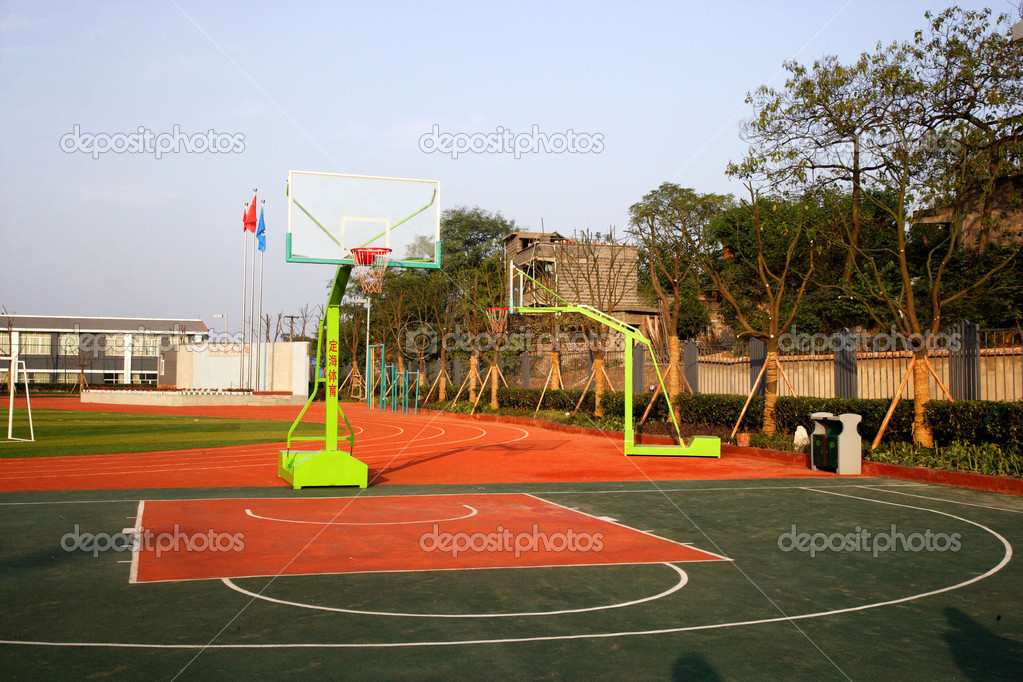 Bishan County North Elementary School basketball court — Stock Photo