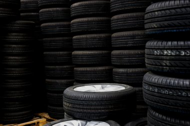Chongqing minsheng lojistik otomatik parça ambarı araba lastikleri saklı tutar.