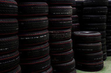 Chongqing minsheng lojistik otomatik parça ambarı araba lastikleri saklı tutar.