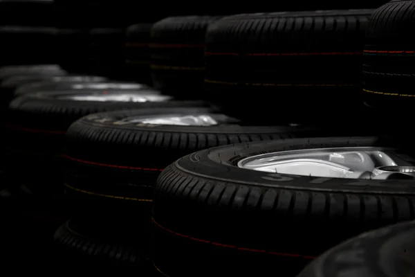 Chongqing Minsheng Logistics Auto Parts Warehouse reserves car tires — Stock Photo, Image