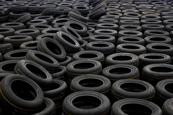 Chongqing Minsheng Logística Auto Peças Armazém reserva pneus de carro — Fotografia de Stock