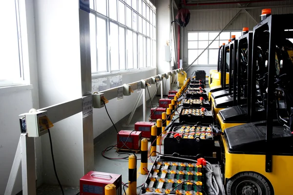 Chongqing Minsheng Logistics Auto Parts Warehouse car battery charging zone — Stock Photo, Image