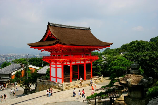 Всемирное наследие - Японские храмовые ворота Киёмидзу — стоковое фото