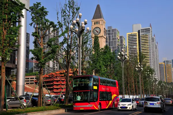 Am Südufer des Chongqing Nanbin Doppeldecker-Reisebusses — Stockfoto