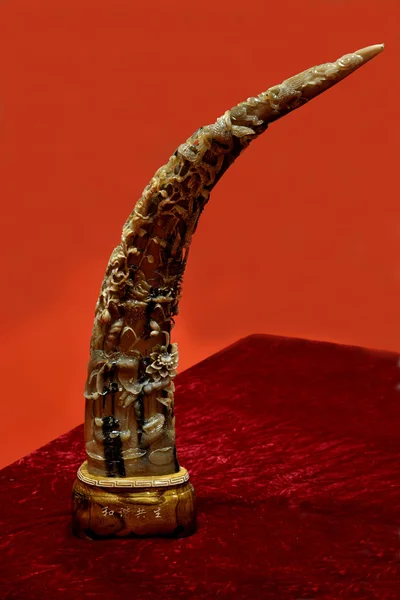 Horn carving "harmony" — Stock Photo, Image