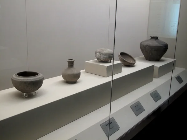 西安秦兵马俑和马秦生活博物馆展示陶器 — 图库照片