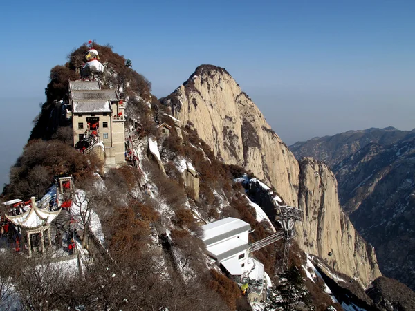 Huashan 2154,9 Meter über dem Meeresspiegel ist eines der berühmten chinesischen Sprichwörter — Stockfoto