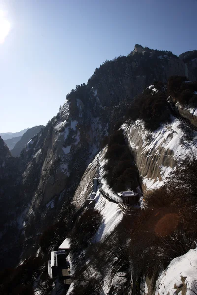 Huashan 2154,9 Meter über dem Meeresspiegel ist eines der berühmten chinesischen Sprichwörter — Stockfoto