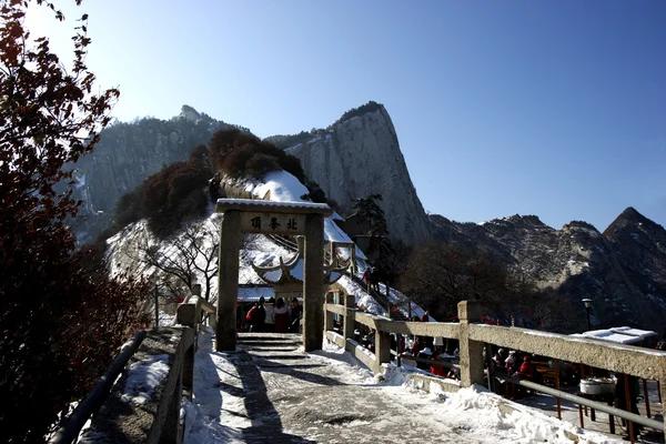 Huashan 2154.9 meter boven de zeespiegel is een van de beroemde chinese gezegde, oftewel huashan Noord piek — Stockfoto