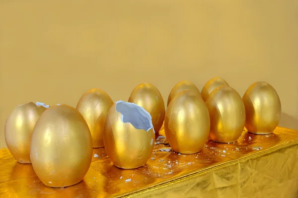 Chongqing Nemzetközi Autókiállításon szerencsés arany-tojás — Stock Fotó