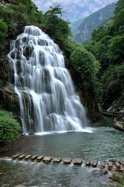 Guang 'an Vorsehung Tal Schlucht alten langen Wasserfall weißen Drachen — Stockfoto
