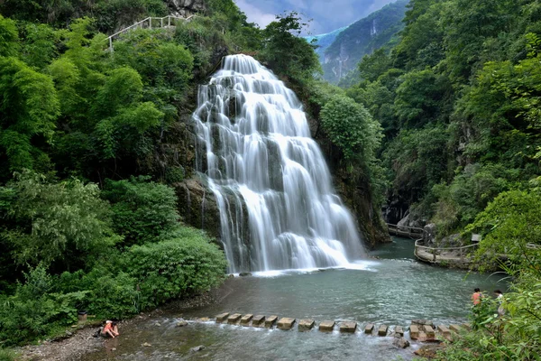 Guang'an voorzienigheid vallei kloof oude Longtan waterval White Dragon — Stockfoto