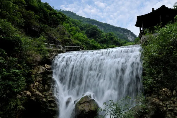 广安普罗维登斯谷峡老龙潭瀑布白龙 — 图库照片