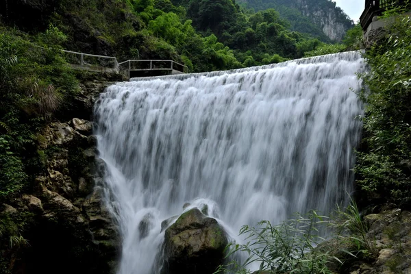 Guang'an providence vallée gorge vieille cascade Longtan Dragon Blanc — Photo