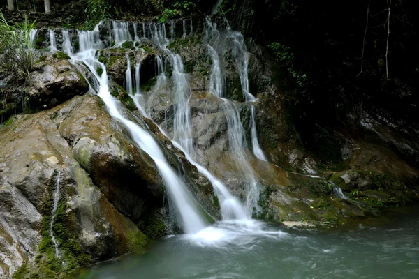 Guang'an voorzienigheid vallei kloof oude Longtan waterval White Dragon — Stockfoto