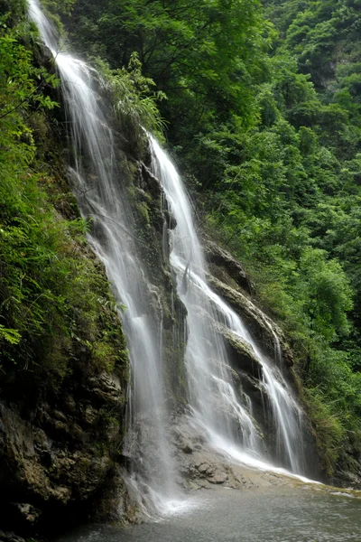 Guang 'an Vorsehung Tal Schlucht alten langen Wasserfall weißen Drachen — Stockfoto