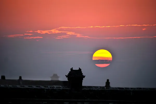 Під час заходу сонця стародавнього міста Пін'яо у провінції Shanxi — стокове фото