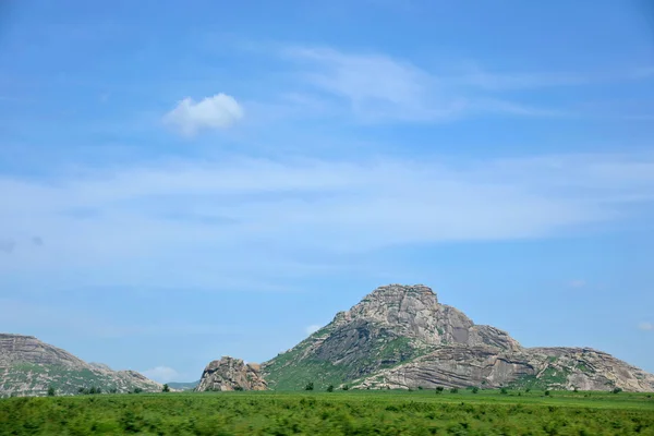 İç Moğolistan otlak keerqin dağlar — Stok fotoğraf