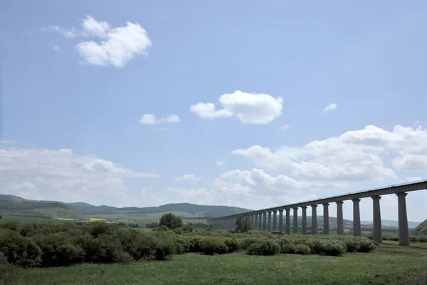 Aer hulunbeier łąki w Mongolii wewnętrznej most kolejowy — Zdjęcie stockowe