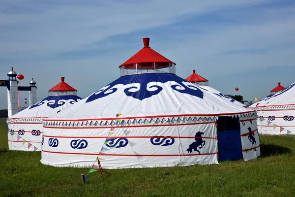 Pátios da Mongólia Interior Hulunbeier participar CHENBAERHUQI Naadam Pastores da Mongólia vai — Fotografia de Stock