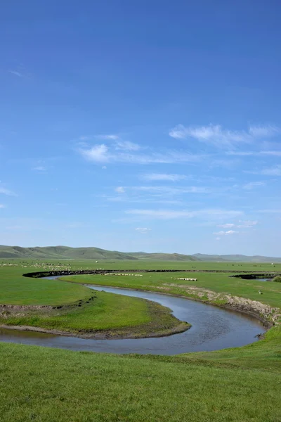 Mongolia Interna Hulunbeier "primo Qushui della Cina" in mergel Golden Horde Khan tribù mongole praterie lungo il fiume — Foto Stock