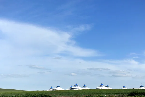 Inre Mongoliet hulunbeier guld "Kinas första qushui" mergel vid floden Vall konto khan mongoliska stammar yurt — Stockfoto