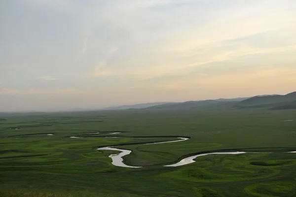 Mongolia Interna Hulunbeier "primo Qushui della Cina" in mergel Golden Horde Khan Tribù mongole praterie lungo il fiume — Foto Stock