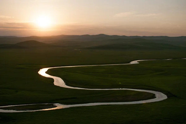 Binnen-Mongolië hulunbeier "china's eerste qushui" in mergel gouden horde khan Mongoolse stammen rivier grasland — Stockfoto