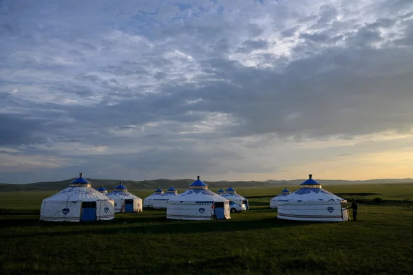 Mongolia Interior Hulunbeier "El primer Qushui de China" en mergel Horda de Oro Khan Tribus mongolas pastizales ribereños — Foto de Stock