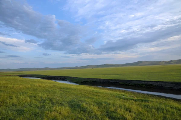 Hulunbeier mongolia wewnętrzna "w Chinach pierwszej qushui" w mergel złoty Chan hordy mongolskie plemiona nad rzeką użytki zielone — Zdjęcie stockowe
