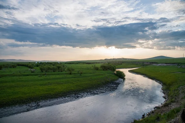 İç Moğolistan hulunbeier mergel altın horde Han Moğol kabileleri nehir otlak, "Çin'in ilk qushui" — Stok fotoğraf