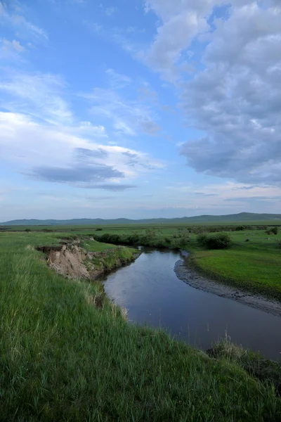 Binnen-Mongolië hulunbeier "china's eerste qushui" in mergel gouden horde khan Mongoolse stammen rivier grasland — Stockfoto