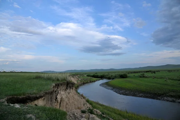 İç Moğolistan hulunbeier mergel altın horde Han Moğol kabileleri nehir otlak, "Çin'in ilk qushui" — Stok fotoğraf