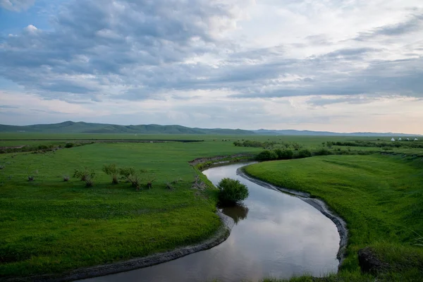 Mongolie intérieure Hulunbeier "Le premier Qushui de Chine" en mergel Horde d'or Khan Tribus mongoles prairies riveraines — Photo