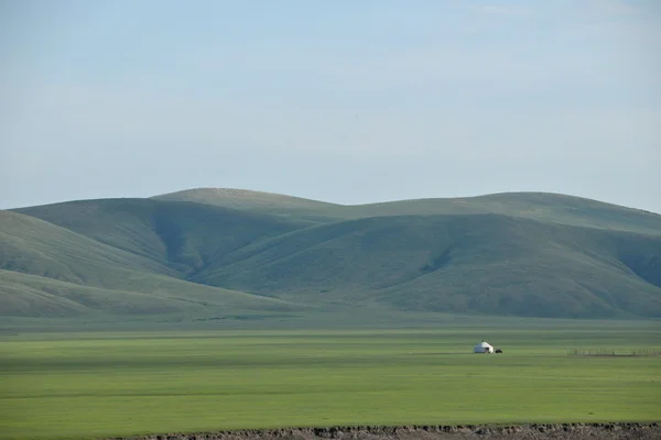 Mongolia Interna Hulunbeier "primo Qushui della Cina" in mergel Golden Horde Khan Tribù mongole praterie lungo il fiume — Foto Stock