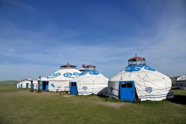 Inner Mongolia Hulunbeier gold "China's first Qushui" mergel riverside grassland account Khan Mongol tribes yurt — Stock Photo, Image