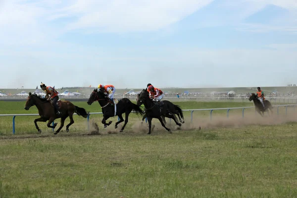 Mongolia wewnętrzna hulunbeier chenbaerhuqi naadam będzie wyścig — Zdjęcie stockowe