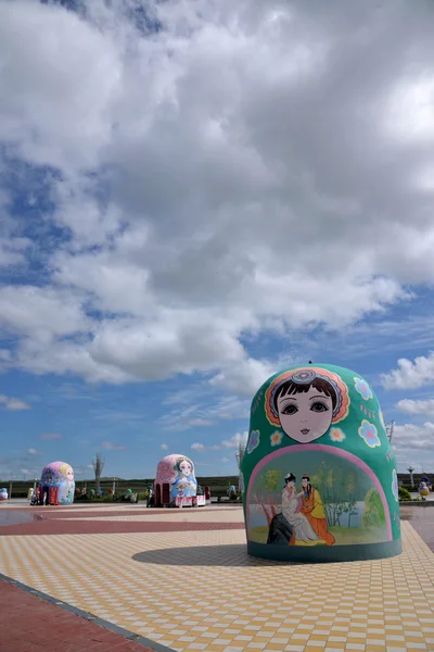 Manzhouli in der inneren Mongolei hulunbeier matryoshka square — Stockfoto