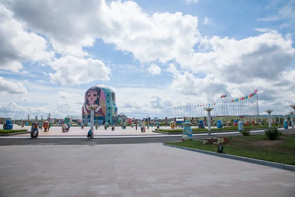 Manzhouli in der inneren Mongolei hulunbeier matryoshka square — Stockfoto