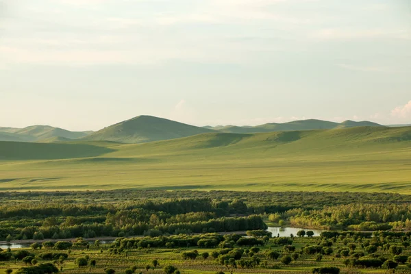 Inre Mongoliet hulunbeier förrut solnedgång rot floden våtmarker — Stockfoto