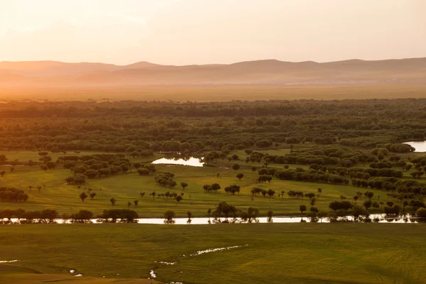 Inre Mongoliet hulunbeier förrut solnedgång rot floden våtmarker — Stockfoto
