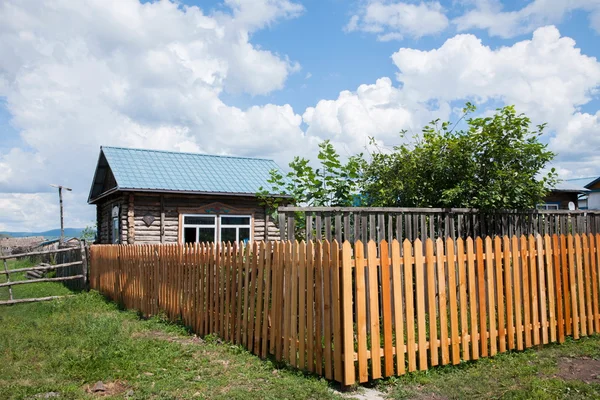 Inre Mongoliet hulunbeier belopp ergunaen och chic stad vid floden liten gård hus — Stockfoto