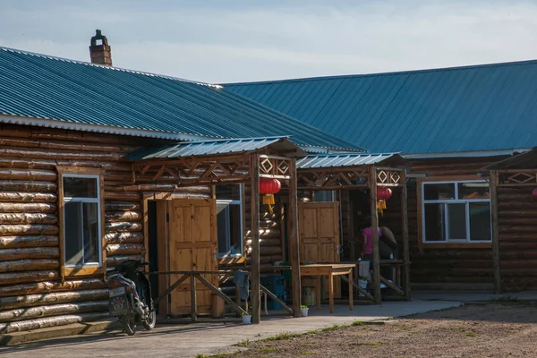 Внутренняя Mongolia Hulunbeier сумма Ergunaen и шикарный город Риверсайд небольшой фермерский дом — стоковое фото