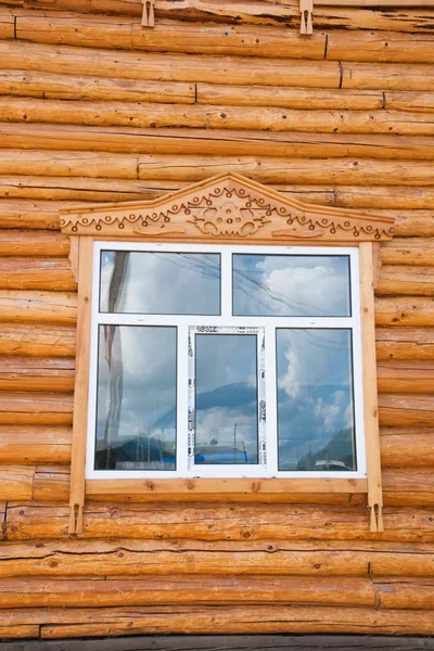 Mongolia Interior Hulunbeier cantidad Ergunaen y la ciudad elegante casa de campo chalet puertas y ventanas — Foto de Stock