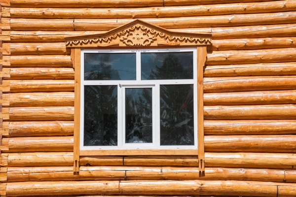 Mongolia Interior Hulunbeier cantidad Ergunaen y la ciudad elegante casa de campo chalet puertas y ventanas — Foto de Stock