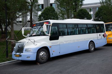 Chongqing jiangbei ilçe tieshanping Yetimhanesi okul otobüsü